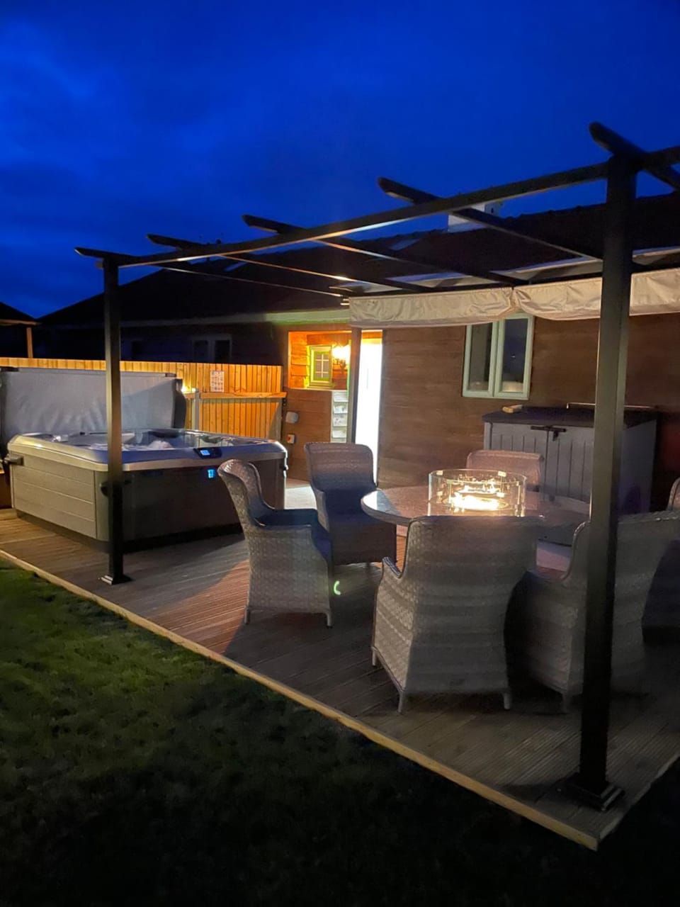 Patio, Night, Seating area, Dining area