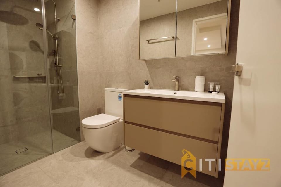 Ruby Red, 1Bd 1Bth Apt - Woden CBD Apartment in Canberra