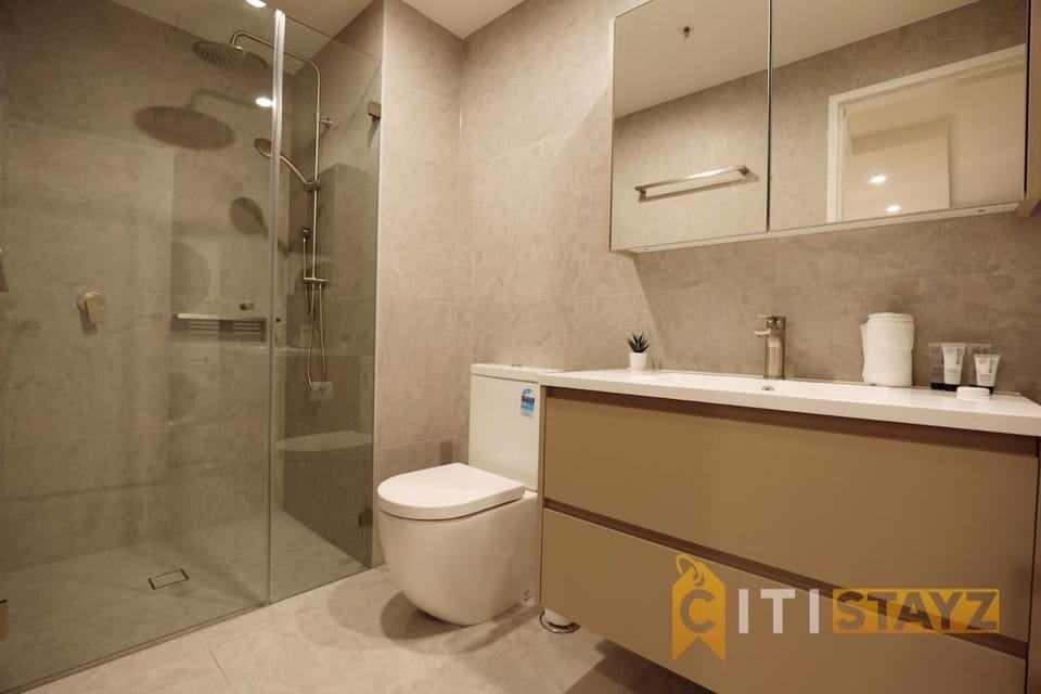 Ruby Red, 1Bd 1Bth Apt - Woden CBD Apartment in Canberra