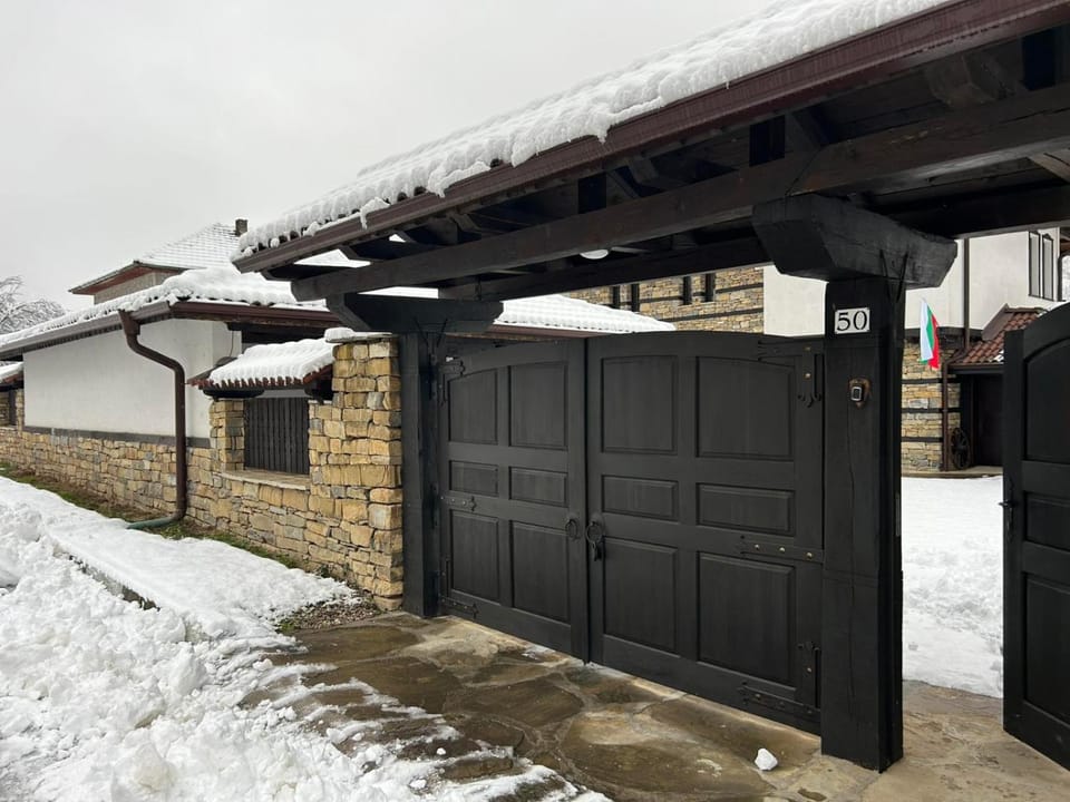 Facade/entrance, Winter
