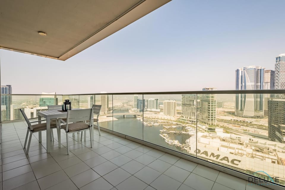 View (from property/room), Balcony/Terrace, City view, Lake view