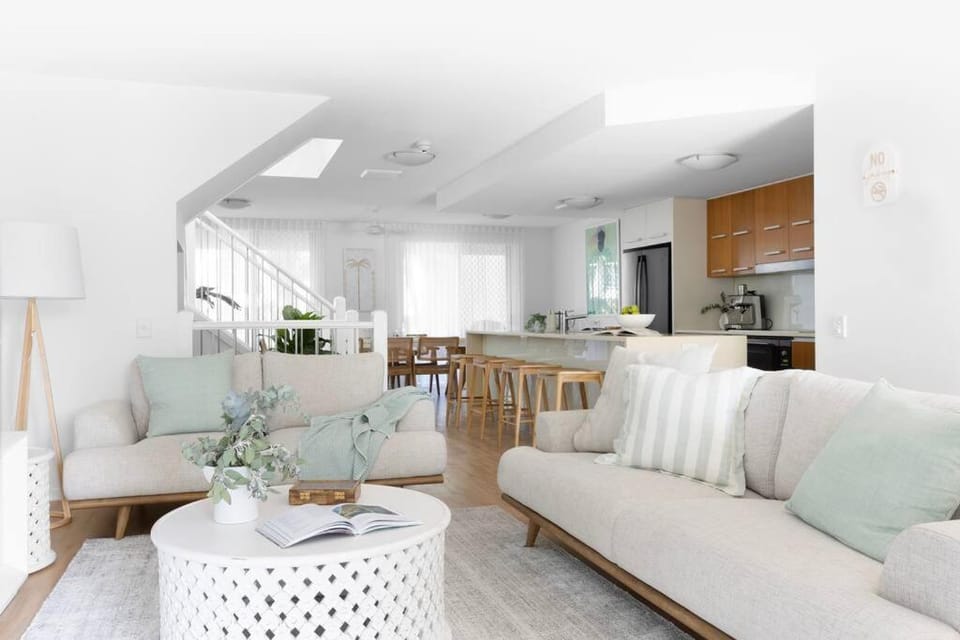 Villa Two Coolum, opposite beach, 4 pools Apartment in Coolum Beach