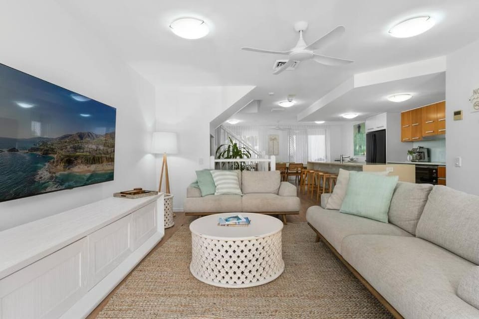 Villa Two Coolum, opposite beach, 4 pools Apartment in Coolum Beach