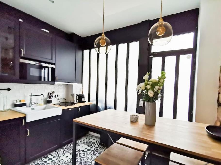 Appartement rénové une chambre avec espace de travail Apartment in Suresnes