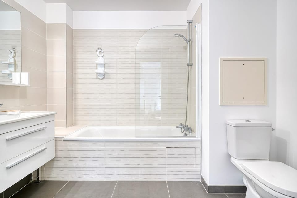 Toilet, Bathroom, towels