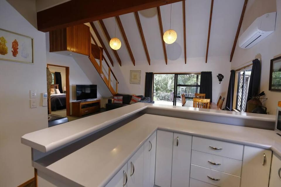 Patio, TV and multimedia, Kitchen or kitchenette, Photo of the whole room, dishwasher, heating