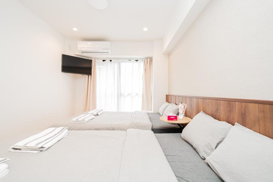 Bed, TV and multimedia, Photo of the whole room, Bedroom, towels, air conditioner