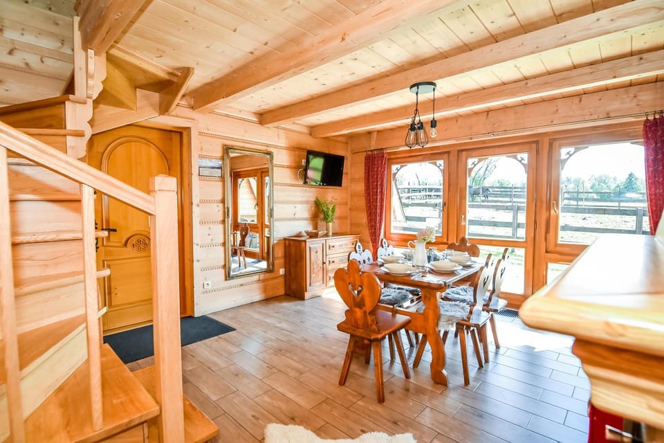 TV and multimedia, Kitchen or kitchenette, Living room, Seating area, Dining area