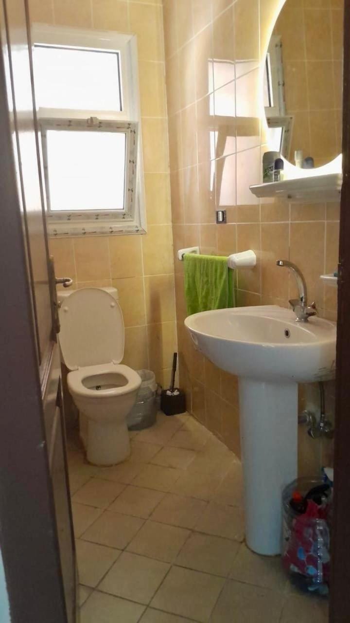 Shower, Toilet, Bathroom, Bath, bidet, towels