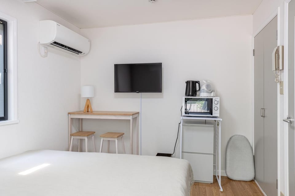 TV and multimedia, Photo of the whole room, air conditioner