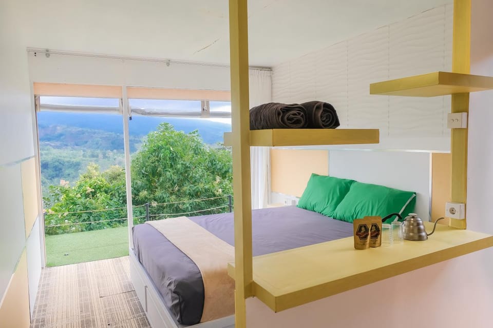 Natural landscape, View (from property/room), Balcony/Terrace, Bedroom, Mountain view
