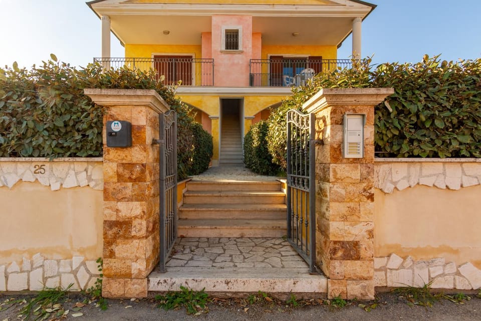 Property building, Facade/entrance