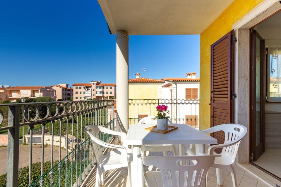 Property building, View (from property/room), Balcony/Terrace