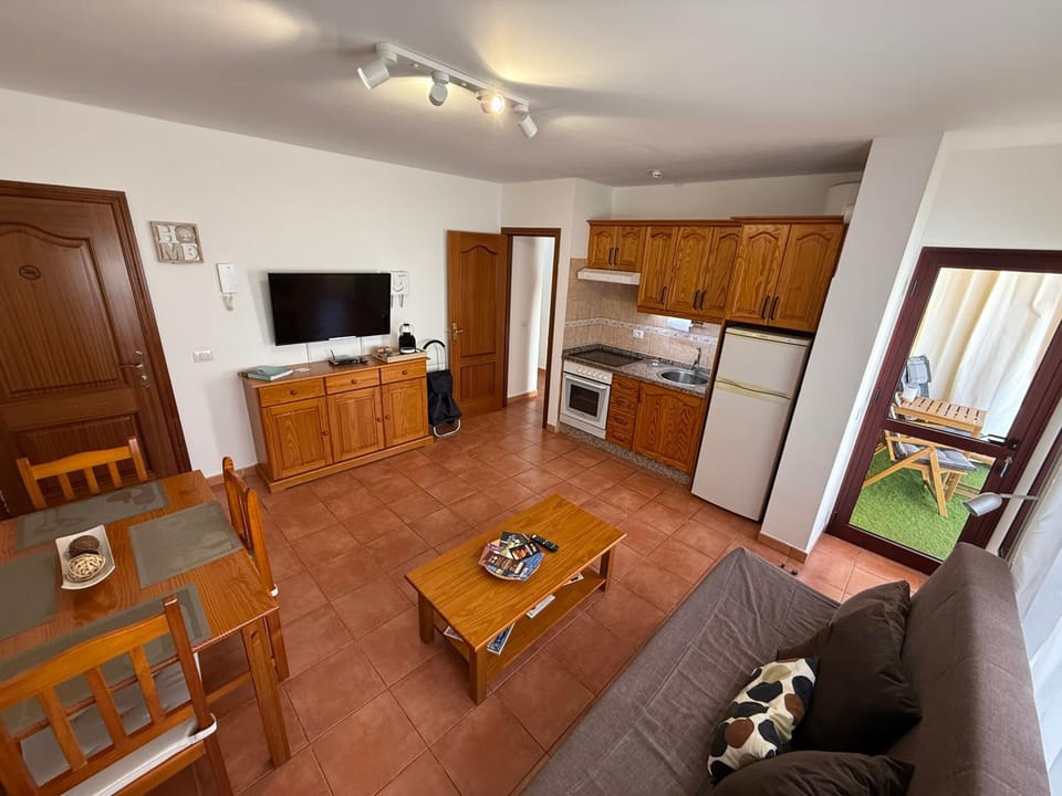 Communal lounge/ TV room, Kitchen or kitchenette, Living room