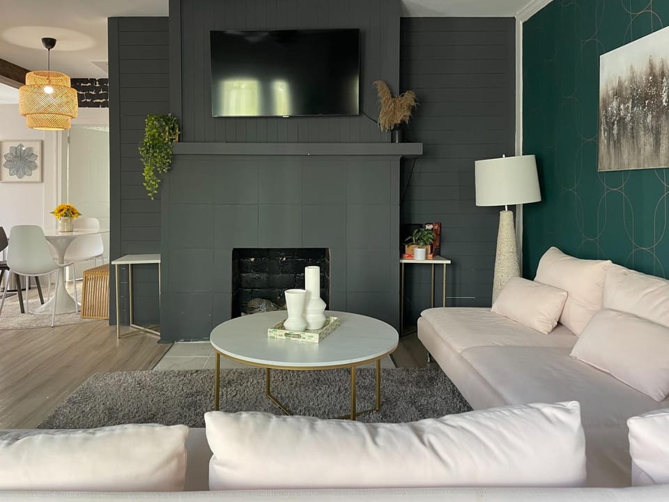 TV and multimedia, Living room, Seating area