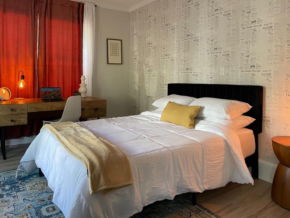 Bed, Photo of the whole room, Bedroom