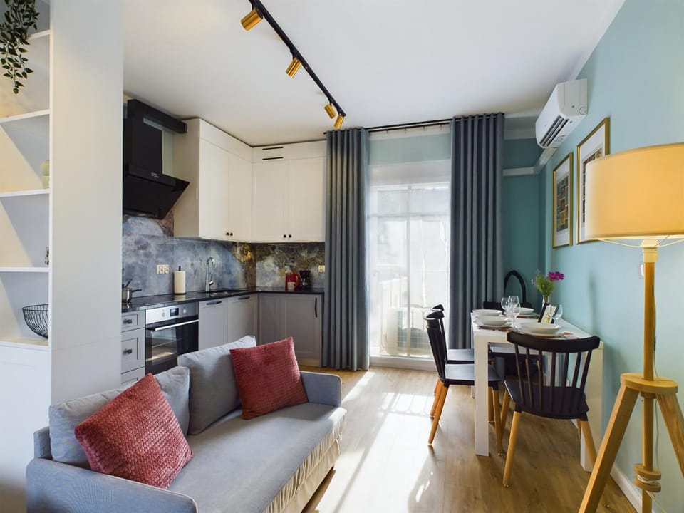 Kitchen or kitchenette, Living room