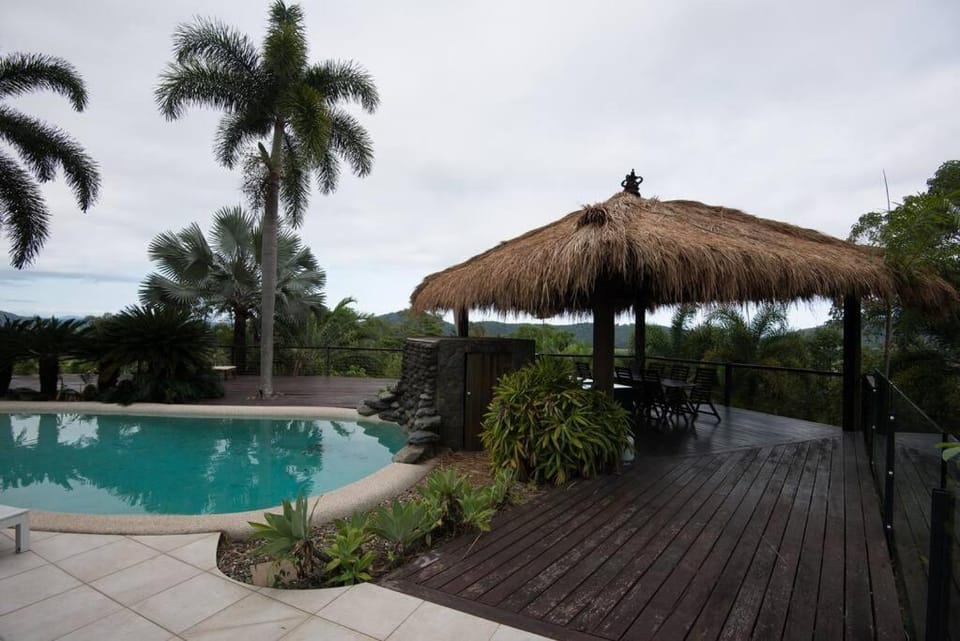 Luxury rainforest eyrie with panoramic views House in Mossman