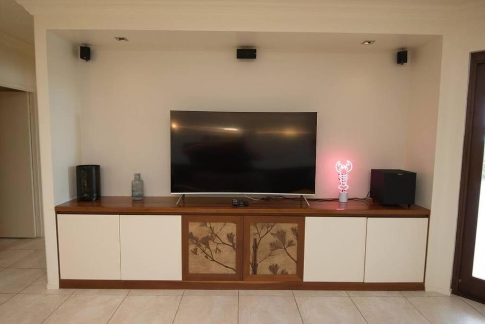 Luxury rainforest eyrie with panoramic views House in Mossman