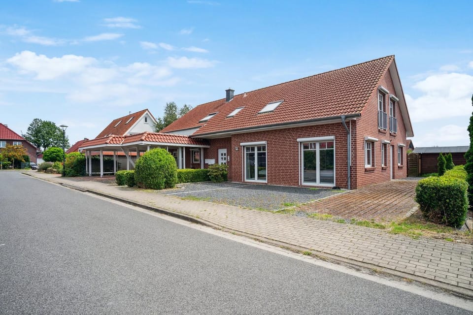 Property building, Neighbourhood, Street view, Parking