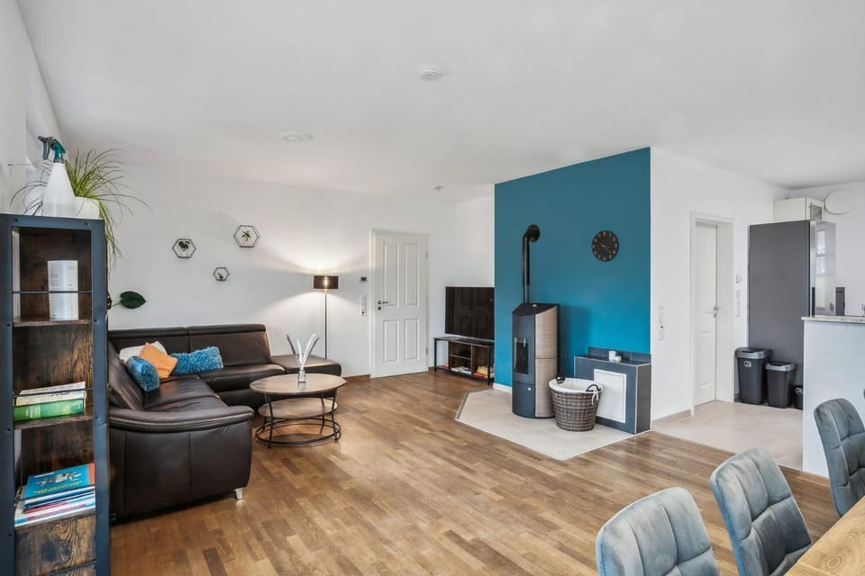 Communal lounge/ TV room, TV and multimedia, Living room, Seating area, fireplace