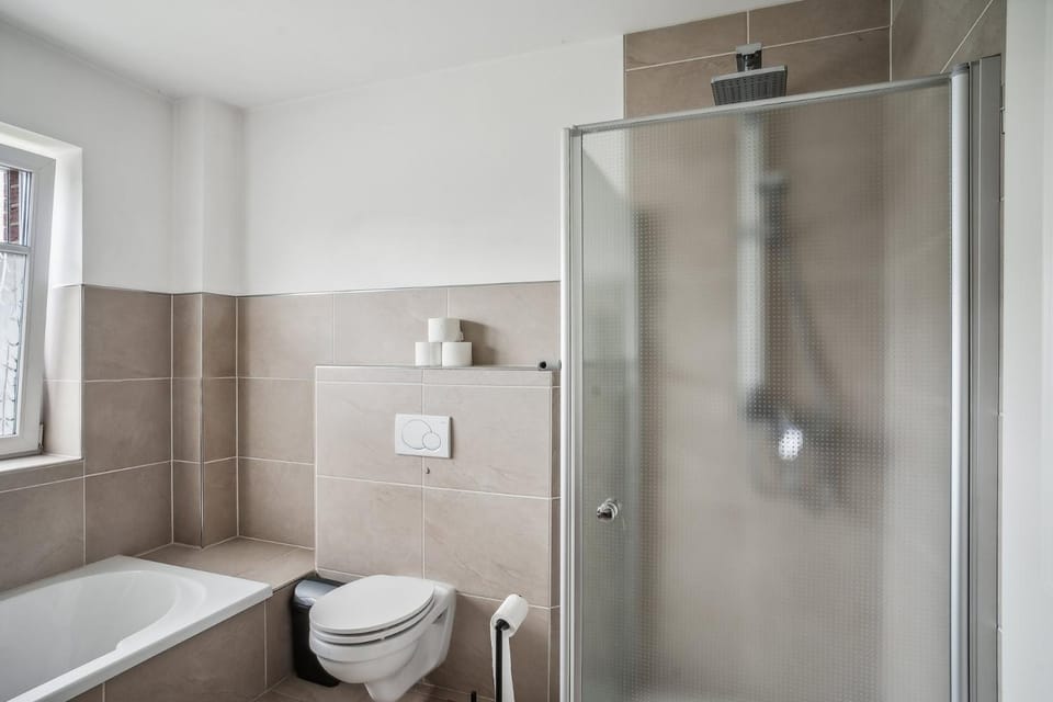Shower, Toilet, Bathroom, Bath