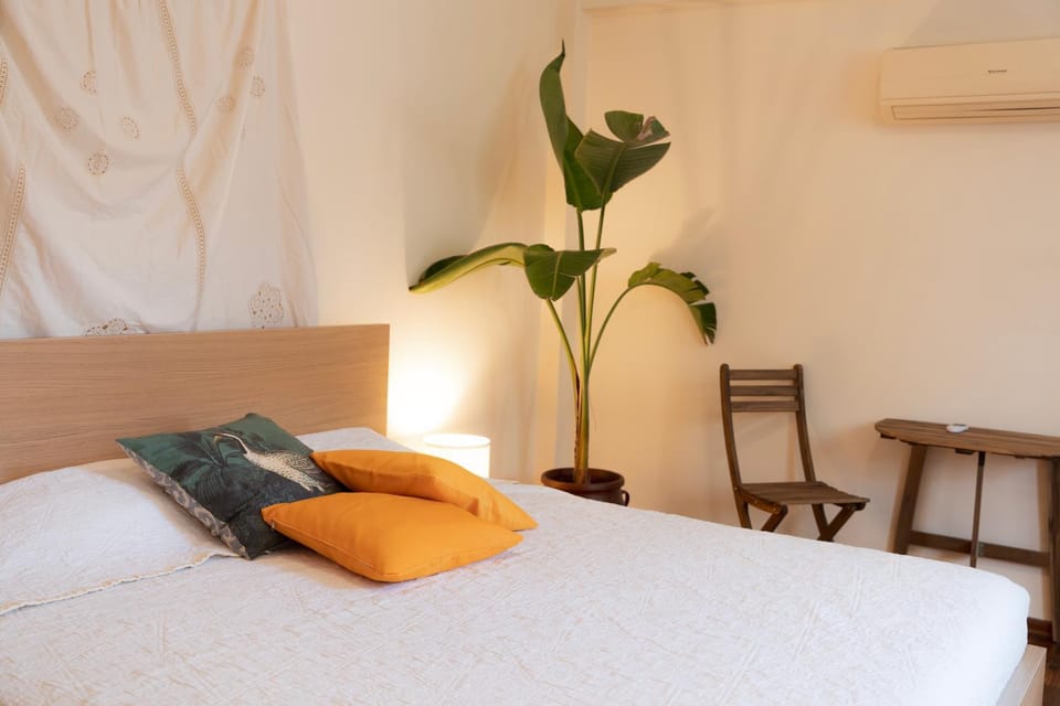 Bed, Bedroom, air conditioner