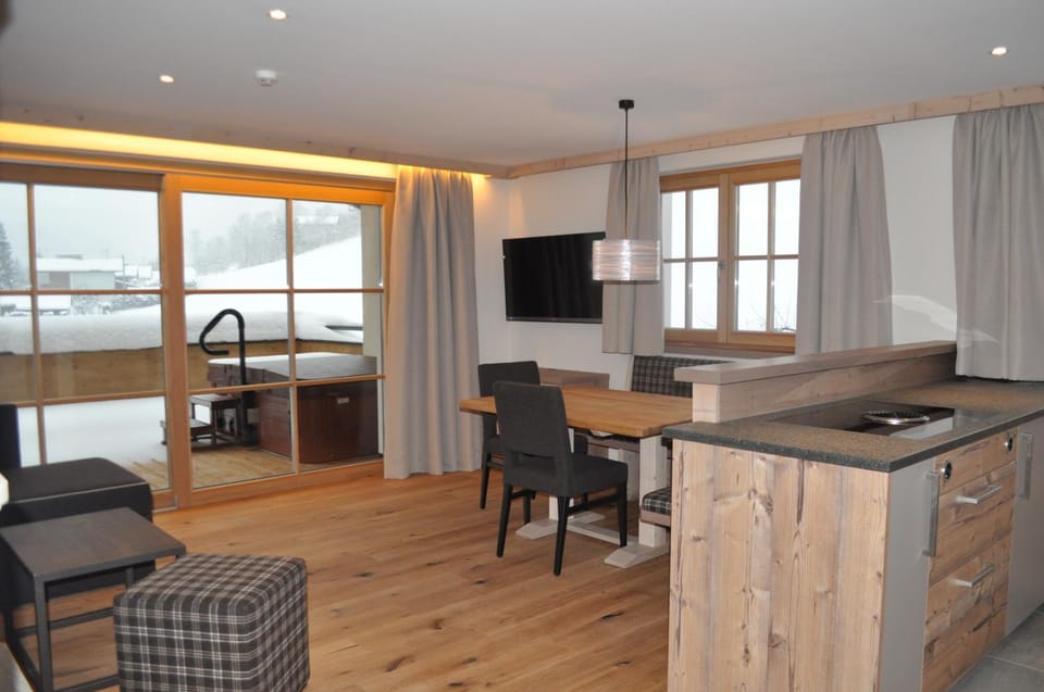 Balcony/Terrace, Kitchen or kitchenette, Living room, Dining area