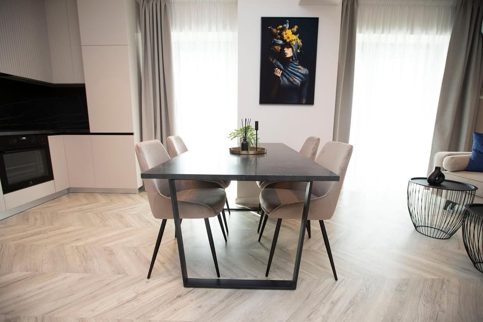 TV and multimedia, Kitchen or kitchenette, Living room, Seating area, Dining area