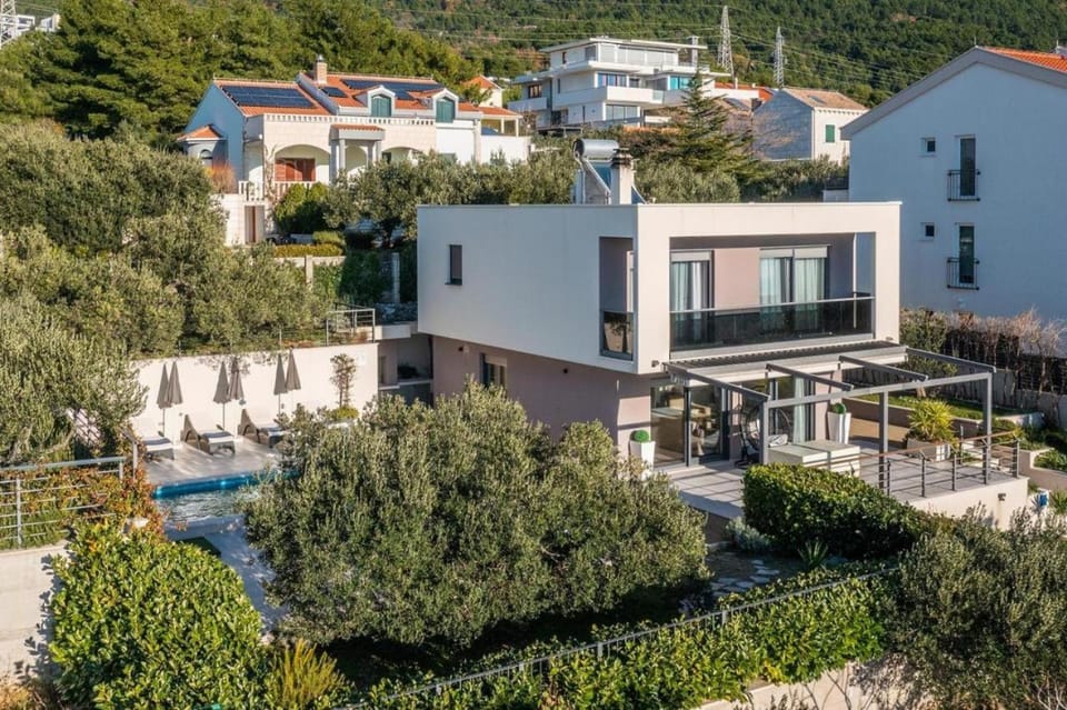 Property building, Garden view, Swimming pool