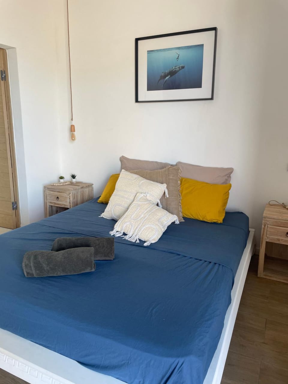 Bed, Photo of the whole room, Bedroom, towels