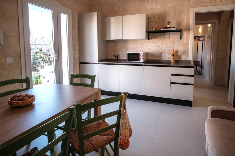 Kitchen or kitchenette, Dining area, stove