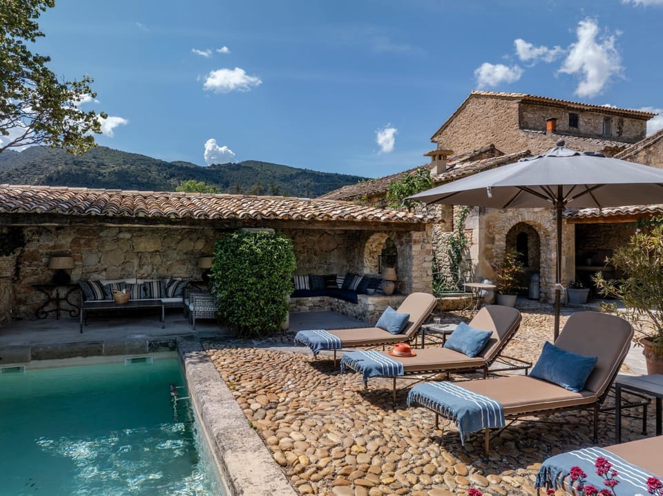 Patio, Swimming pool, sunbed
