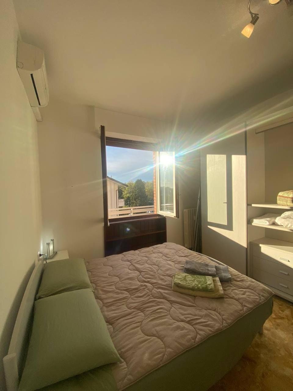 View (from property/room), Bedroom, City view, Garden view, Mountain view