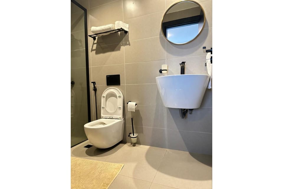 Shower, Toilet, Bathroom, towels