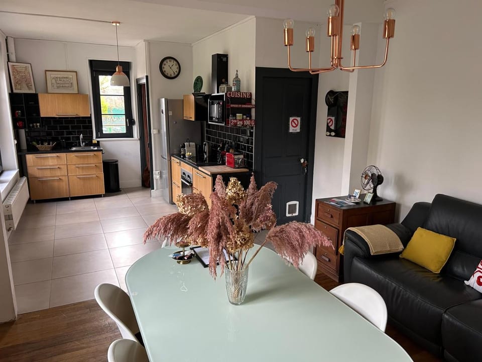 Kitchen or kitchenette, Living room, Dining area