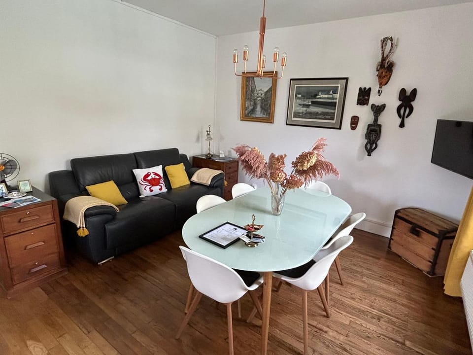 Living room, Dining area
