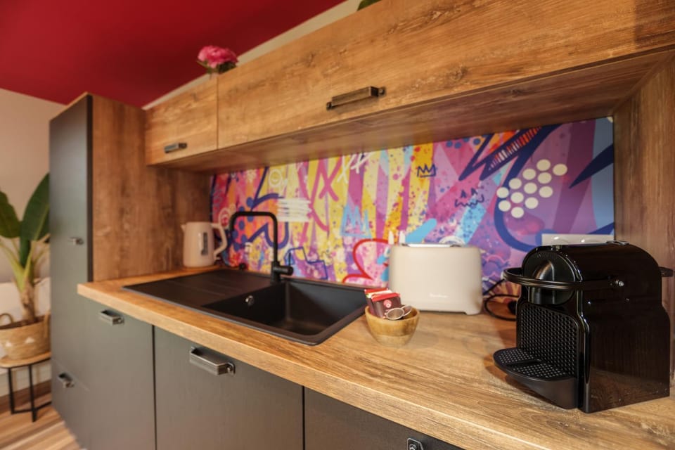 Coffee/tea facilities, toaster