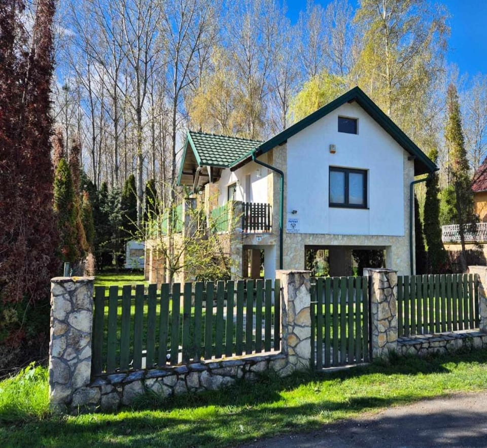 Véneki-pihi Vendégház House in Slovakia
