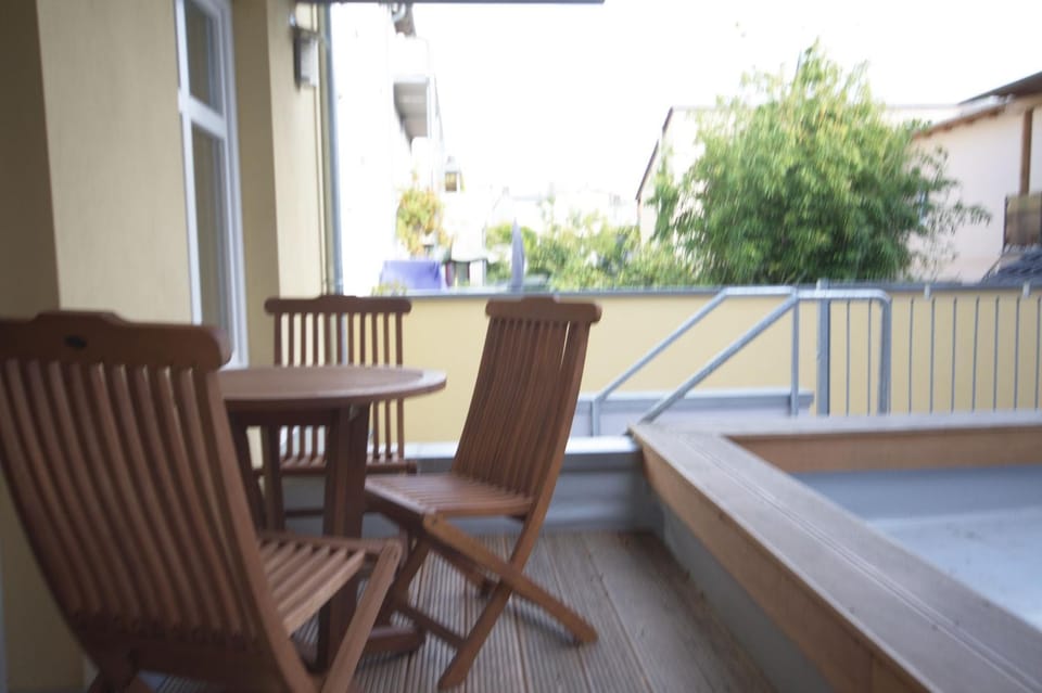 Property building, Patio, Balcony/Terrace