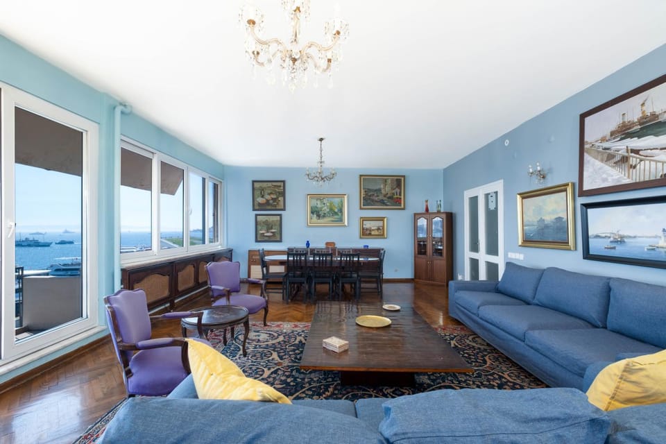 Living room, Dining area, City view, Landmark view, Sea view