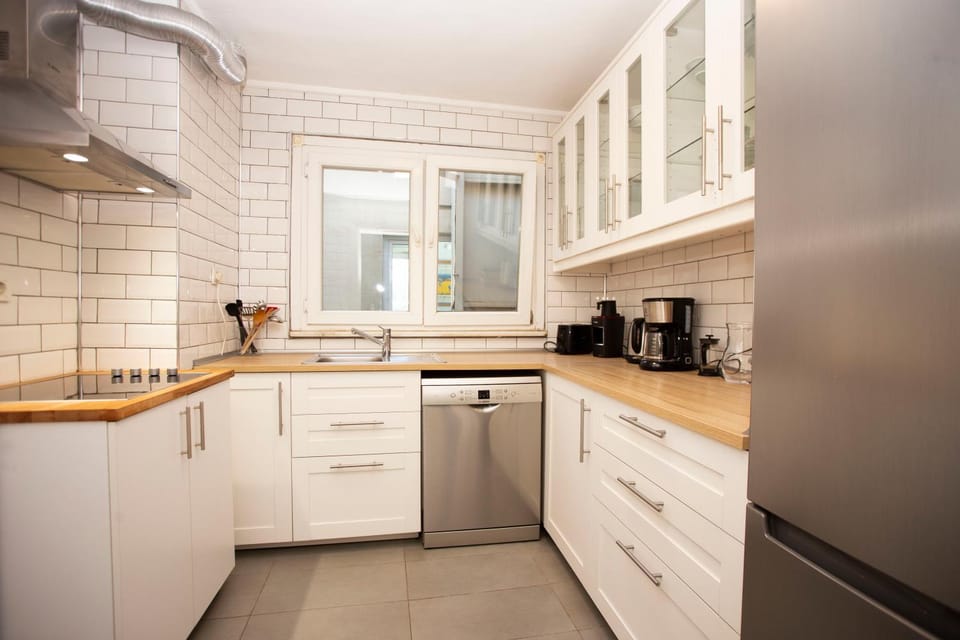 Kitchen or kitchenette, dishwasher