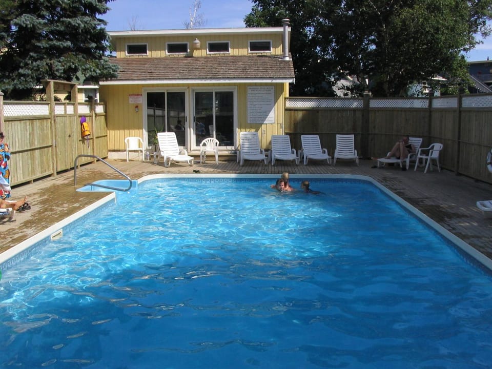 Swimming pool, Swimming pool
