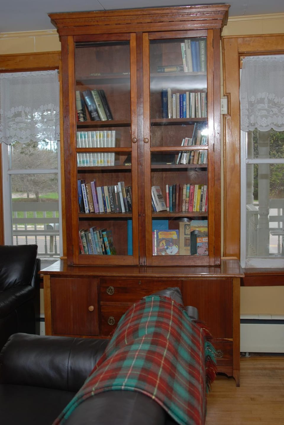 Communal lounge/ TV room, Library, Seating area