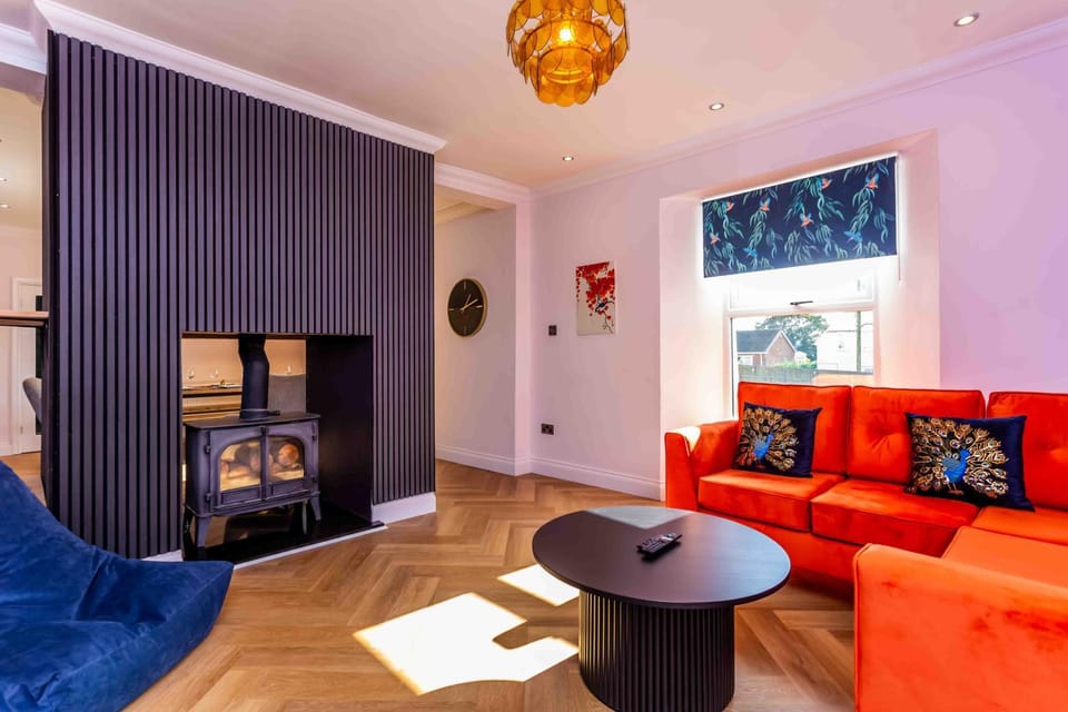 Living room, Seating area, fireplace