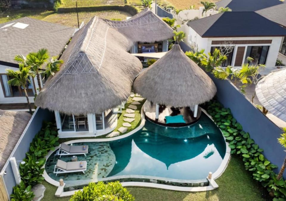 Property building, Garden, Garden view, Pool view, Swimming pool, sunbed