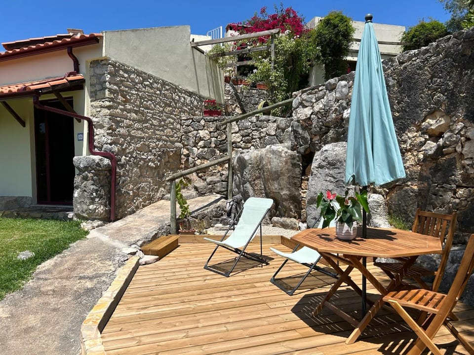 Patio, Spring, Day, Garden, Dining area, Garden view, sunbed