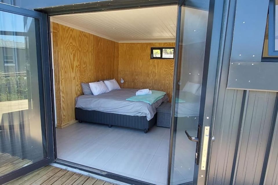 Quaint Cottage With Harbour Views Apartment in Cape Town