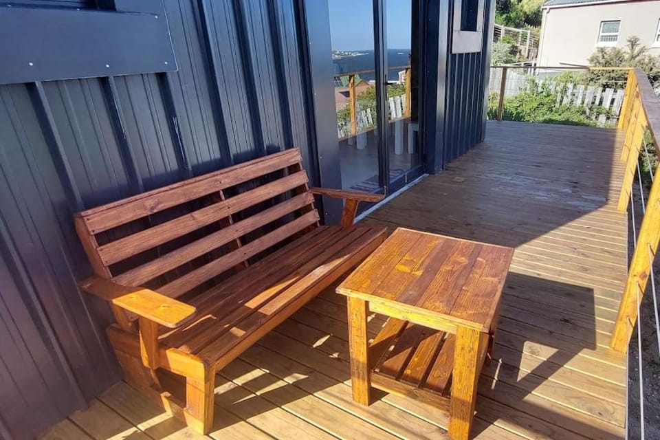 Quaint Cottage With Harbour Views Apartment in Cape Town