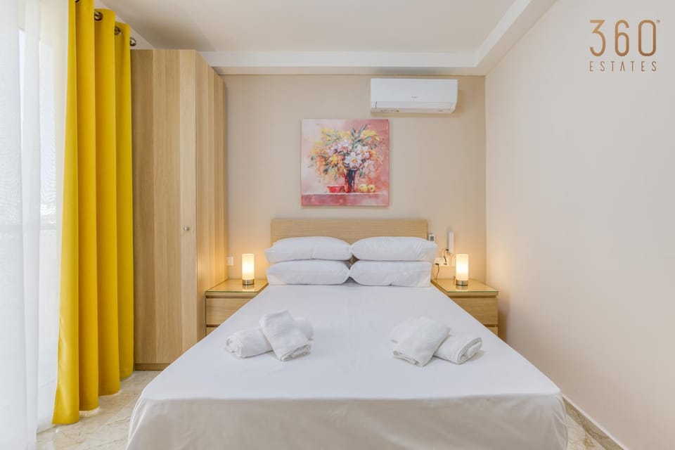 Bed, Photo of the whole room, Bedroom, towels, air conditioner